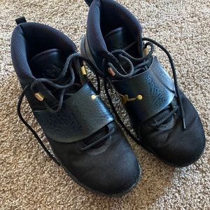 Jordan superfly 5 PO size 13 black gold athletic shoes